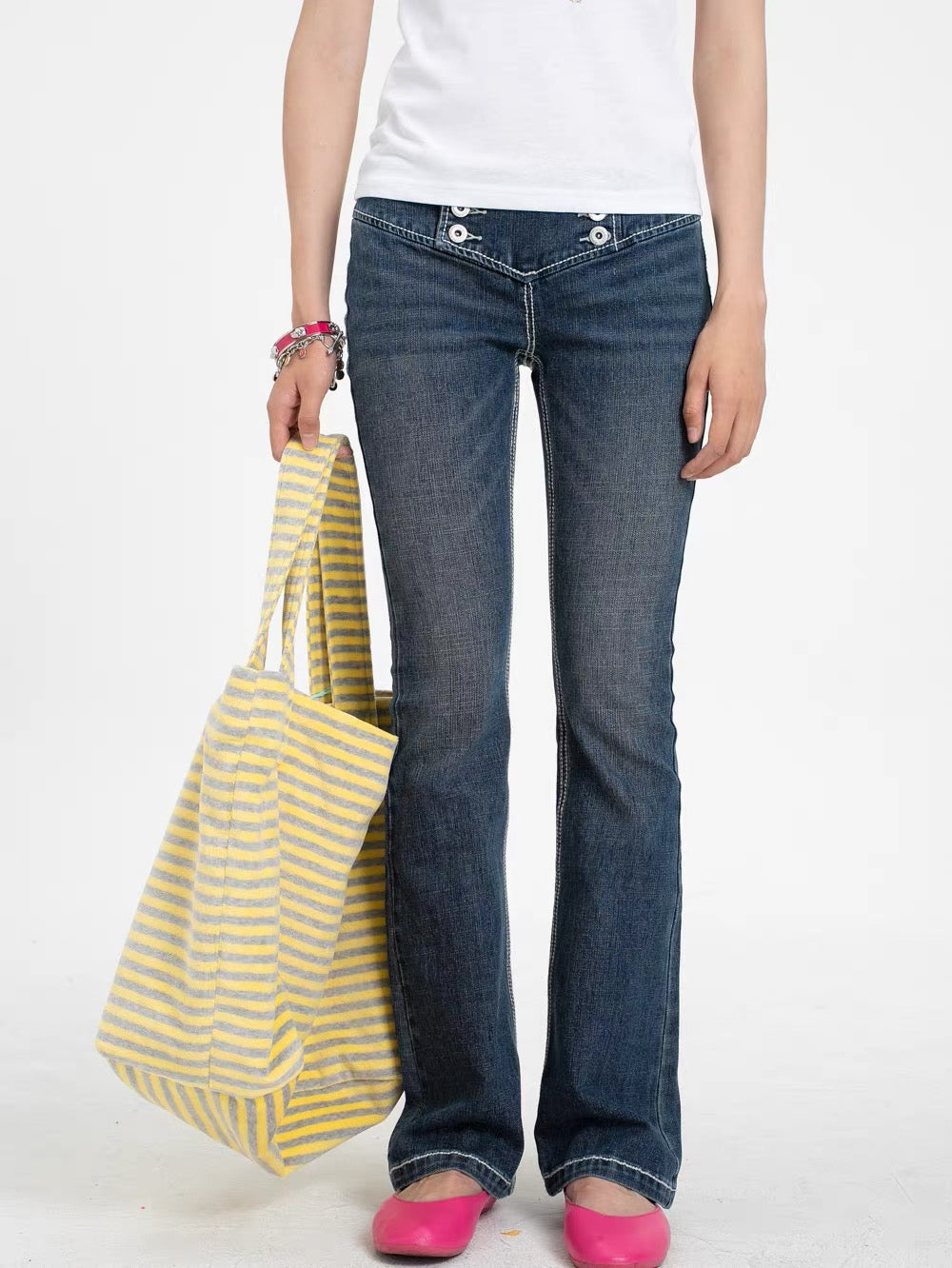 Sunny Shell｜Low-Rise Washed Flare Jeans