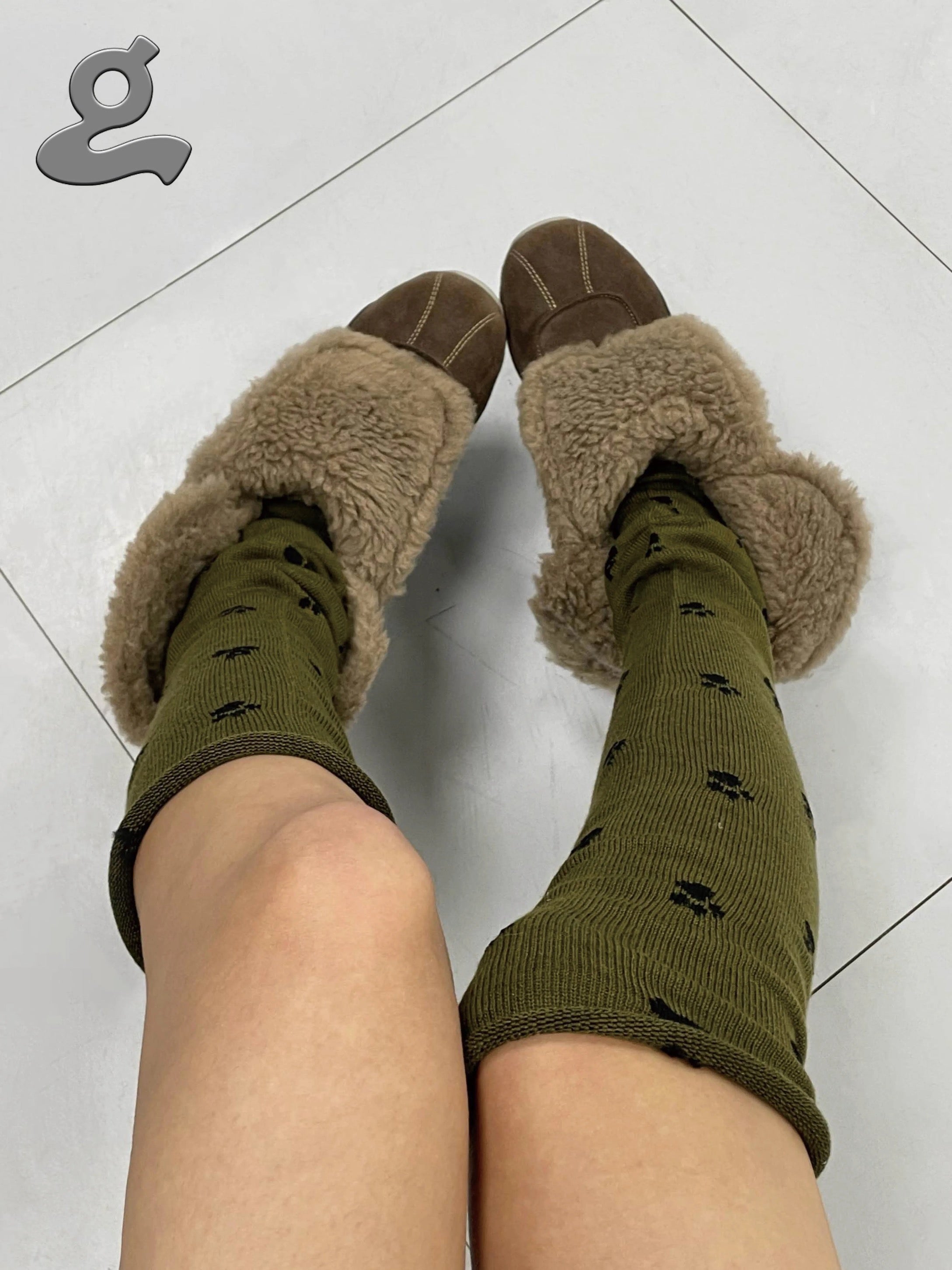 Grape｜ Wool Paw Stirrup Legwarmers