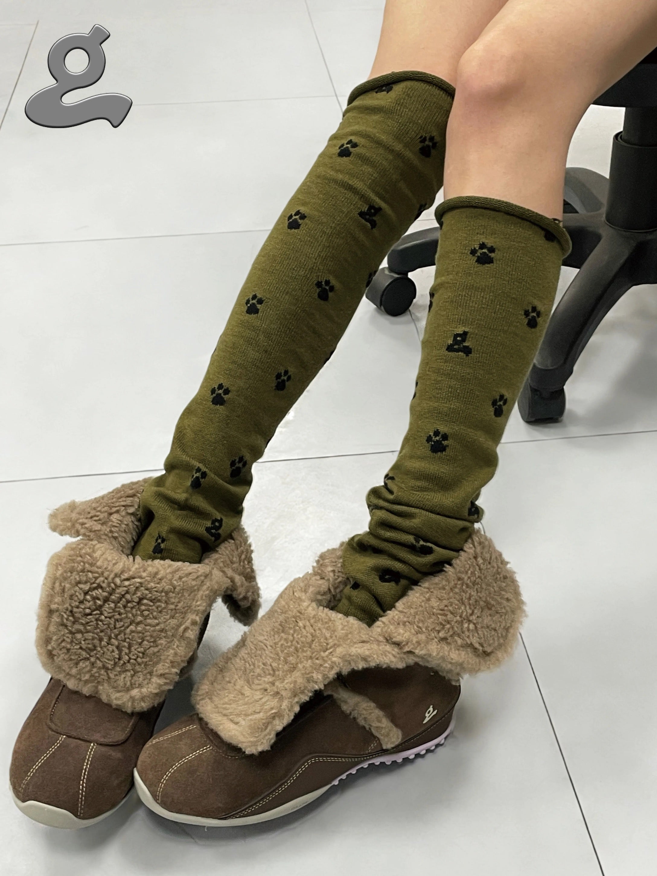 Grape｜ Wool Paw Stirrup Legwarmers